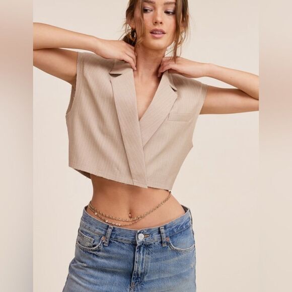 026. CROPPED SLEEVELESS BLAZER VEST- BEIGE - Picture 1 of 12
